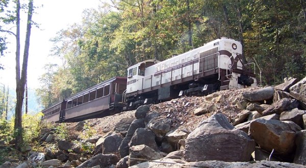 Board These 9 Beautiful Trains In Kentucky For An Unforgettable Experience