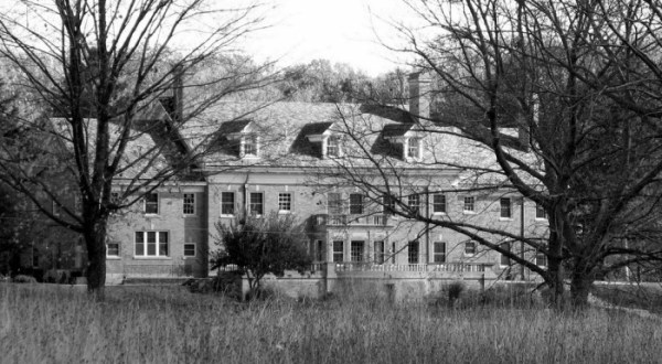 These 9 Hauntings In Michigan Will Send Chills Down Your Spine