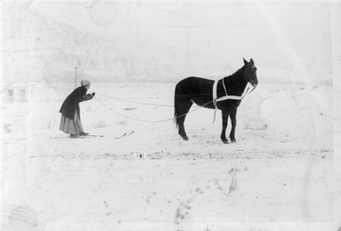 14 Vintage Photos Depicting The Evolution Of Colorado Skiing