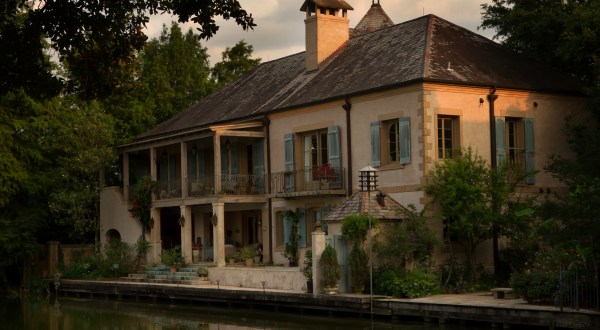 These 13 Unique Houses In Louisiana Will Make You Look Twice…And Want To Go In