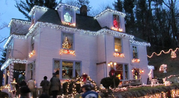 Here Are The Top 12 Christmas Towns In West Virginia. They’re Magical.