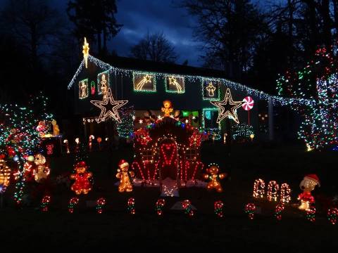 These 7 Houses In Washington Have The Most Unbelievable Christmas Decorations