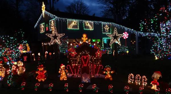 These 7 Houses In Washington Have The Most Unbelievable Christmas Decorations