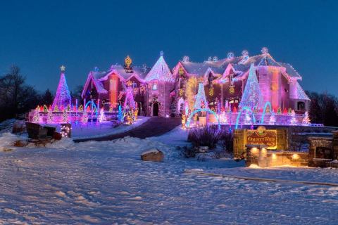 These 8 Houses In Illinois Have The Most Unbelievable Christmas Decorations