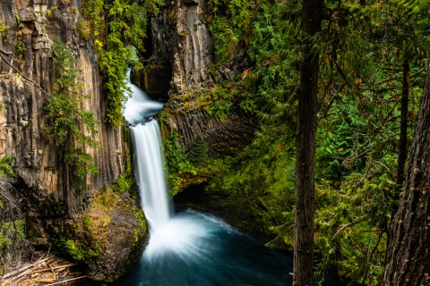 Everyone In Oregon Must Visit This Epic Waterfall As Soon As Possible