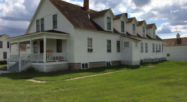 You’ll Want To Visit These 6 Houses In North Dakota For Their Incredible Pasts