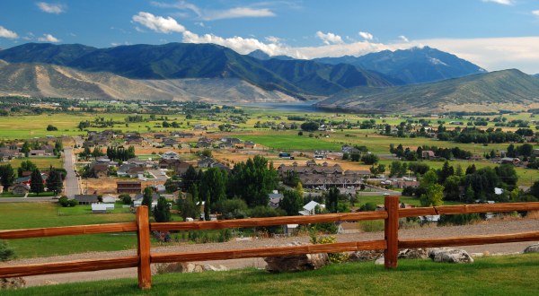 These 15 Perfectly Picturesque Small Towns in Utah are Delightful