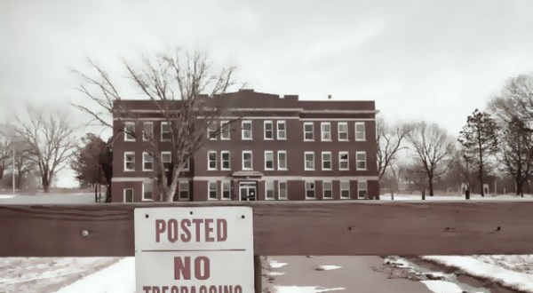 The Creepy Asylum In Nebraska That Stood Sad And Disturbing For Decades