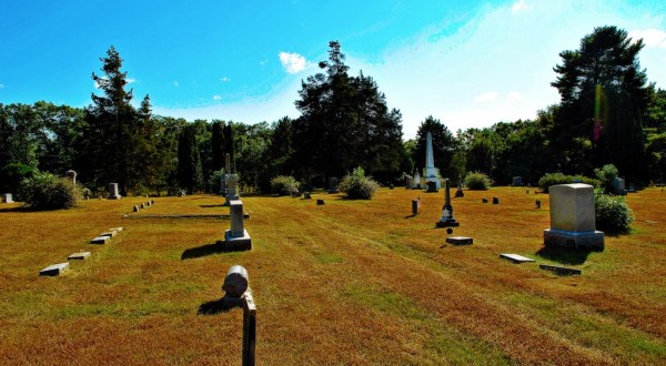 5 Disturbing Cemeteries In Wisconsin That Will Give You Goosebumps