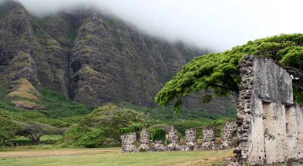 These 11 Unbelievable Ruins In Hawaii Will Transport You To The Past