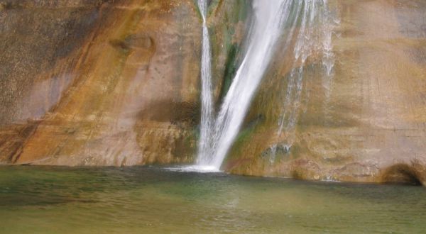 Everyone in Utah Must Visit This Epic Waterfall As Soon As Possible