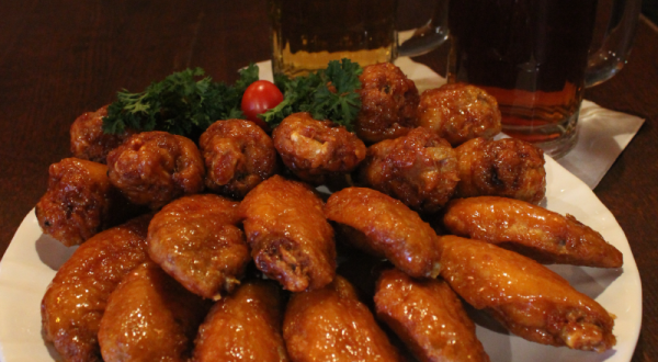 These 13 Restaurants Serve The Best Wings In Virginia