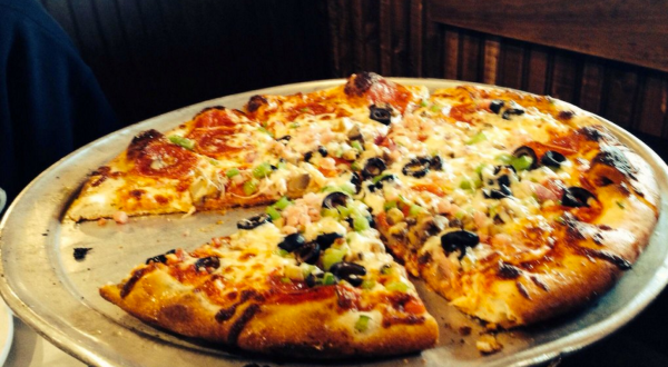 These 6 Pizza Places In North Dakota Are So Good That Your Mouth May Explode