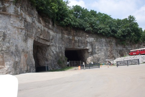 There Is A Magnificent Underground Cavern In Kentucky Under A City