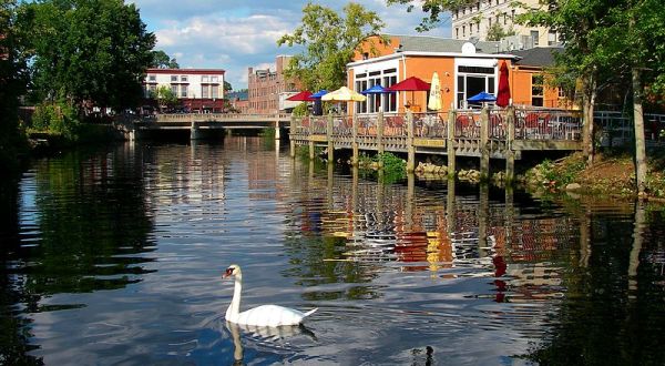 Here Are The 10 Most Beautiful, Charming Small Towns in Rhode Island