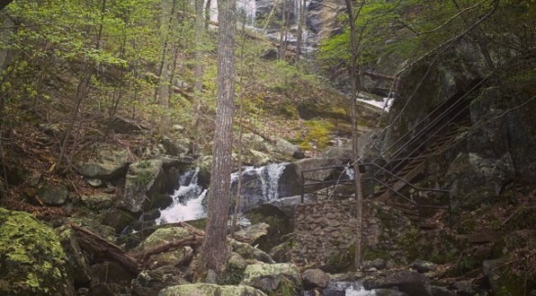 Everyone in Virginia Must Visit This Epic Waterfall As Soon As Possible