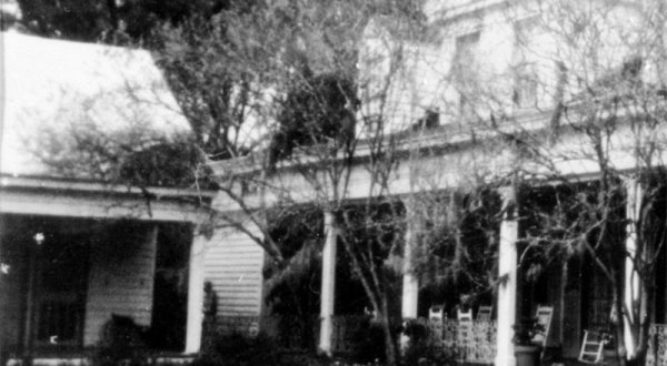 Most People Don’t Know The History Behind This Haunted Louisiana Plantation