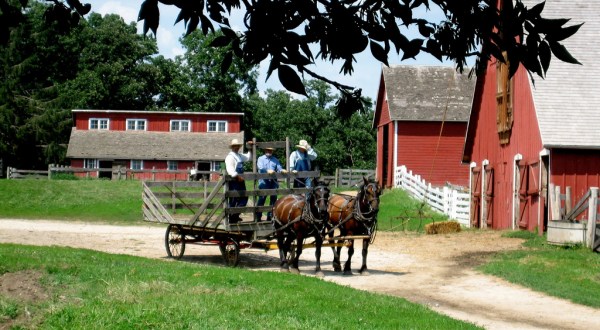 12 Amazing Field Trips Every Iowan Took As A Kid… And Should Retake Now