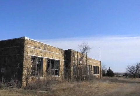 Nature Is Reclaiming This One Abandoned Oklahoma Spot And It's Actually Amazing
