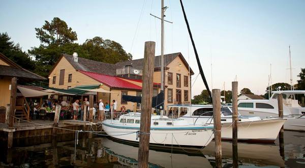 11 Incredible Waterfront Restaurants Everyone In Virginia Must Visit