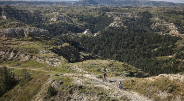 This Hike In North Dakota Will Give You An Unforgettable Experience