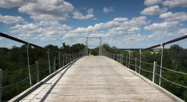 This Terrifying Swinging Bridge In Texas Will Make Your Stomach Drop