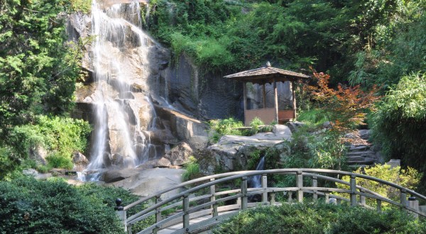 Everyone In Virginia Should Visit This Enchanting Urban Waterfall