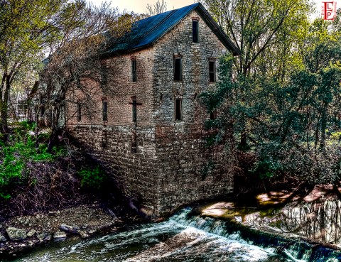 Nature Is Reclaiming This One Abandoned Kansas Spot And It's Actually Amazing