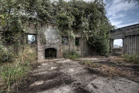 The Remnants Of This Abandoned Mansion In Texas Are Hauntingly Beautiful
