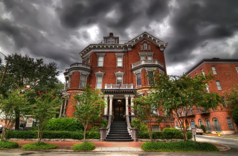 10 Truly Terrifying Ghost Stories That Prove Savannah Is The Most Haunted City In Georgia