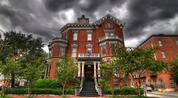 10 Truly Terrifying Ghost Stories That Prove Savannah Is The Most Haunted City In Georgia