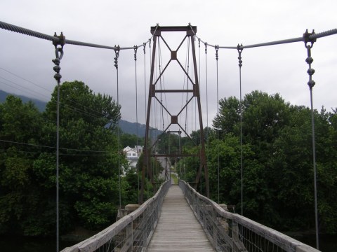 This Terrifying Swinging Bridge In Buchanan, Virginia Is A Great Little Adventure