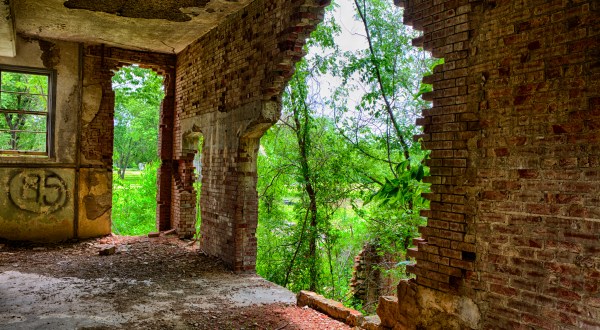 The Remnants Of These Abandoned Kansas Locations Are Hauntingly Beautiful
