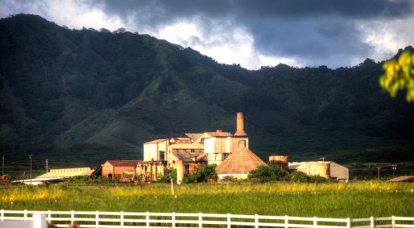 The Remnants Of This Abandoned Mill In Hawaii Are Hauntingly Beautiful