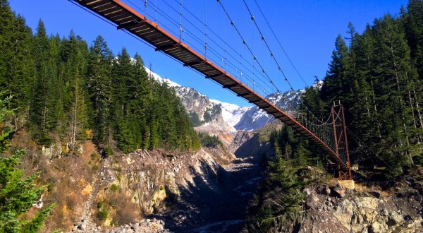 This Terrifying Swinging Bridge In Washington Will Make Your Stomach Drop