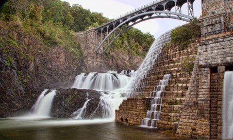 9 Enchanting Urban Waterfalls That Everyone In New York Should Visit