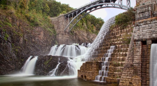 9 Enchanting Urban Waterfalls That Everyone In New York Should Visit