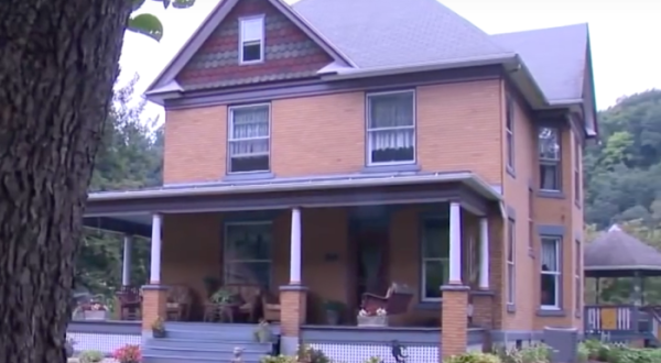 Live In This Terribly Creepy Horror Home In Pennsylvania…If You Dare