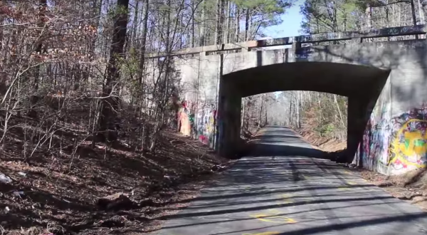 Driving Down The Haunted Crawford Road In Virginia Will Give You Nightmares