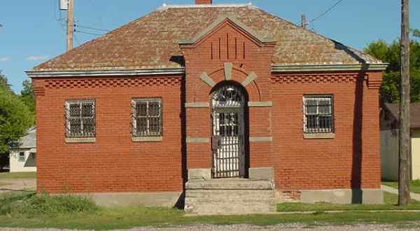 The Remnants Of This Abandoned Jail In Nebraska Are Eerily Enchanting