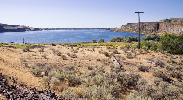 The Story Behind This Washington Lake Is Bizarre But True