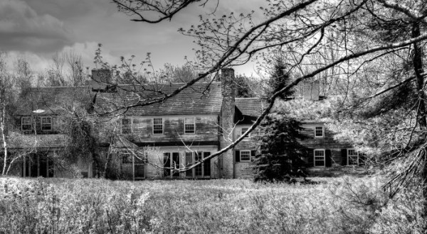 10 Creepy Houses In Massachusetts That Could Be Haunted