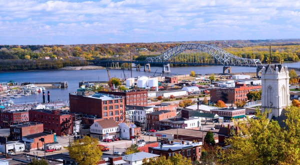 10 Charming River Towns In Iowa To Visit This Spring