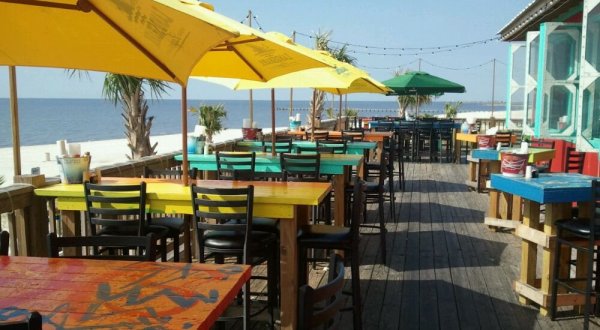 13 Incredible Waterfront Restaurants Everyone In Mississippi Must Visit