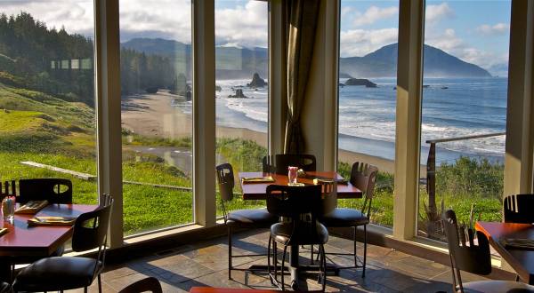 10 Incredible Waterfront Restaurants Everyone In Oregon Must Visit