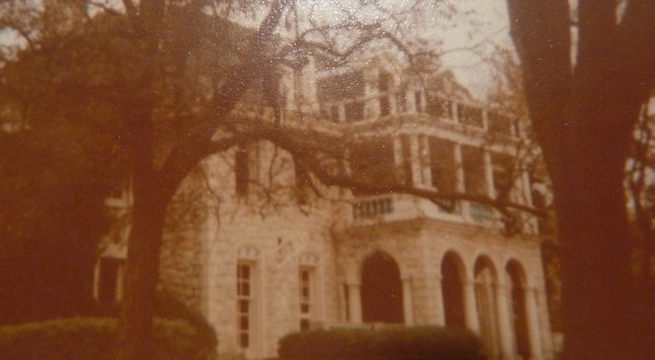 The Story Behind Texas’ Most Haunted House Will Give You Nightmares