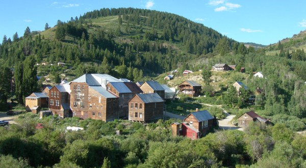 The Remnants Of This Former Idaho Mining Town Are Hauntingly Beautiful