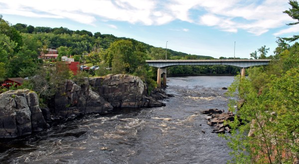 15 Charming River Towns In Minnesota To Visit This Spring