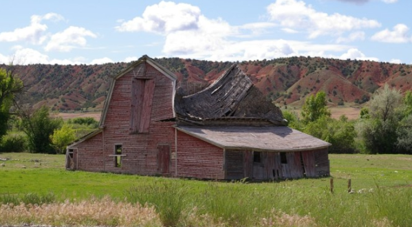 You Will Fall In Love With These 12 Beautiful Old Barns In Wyoming