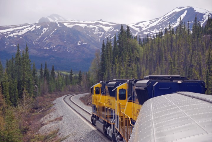 scenic train trips alaska